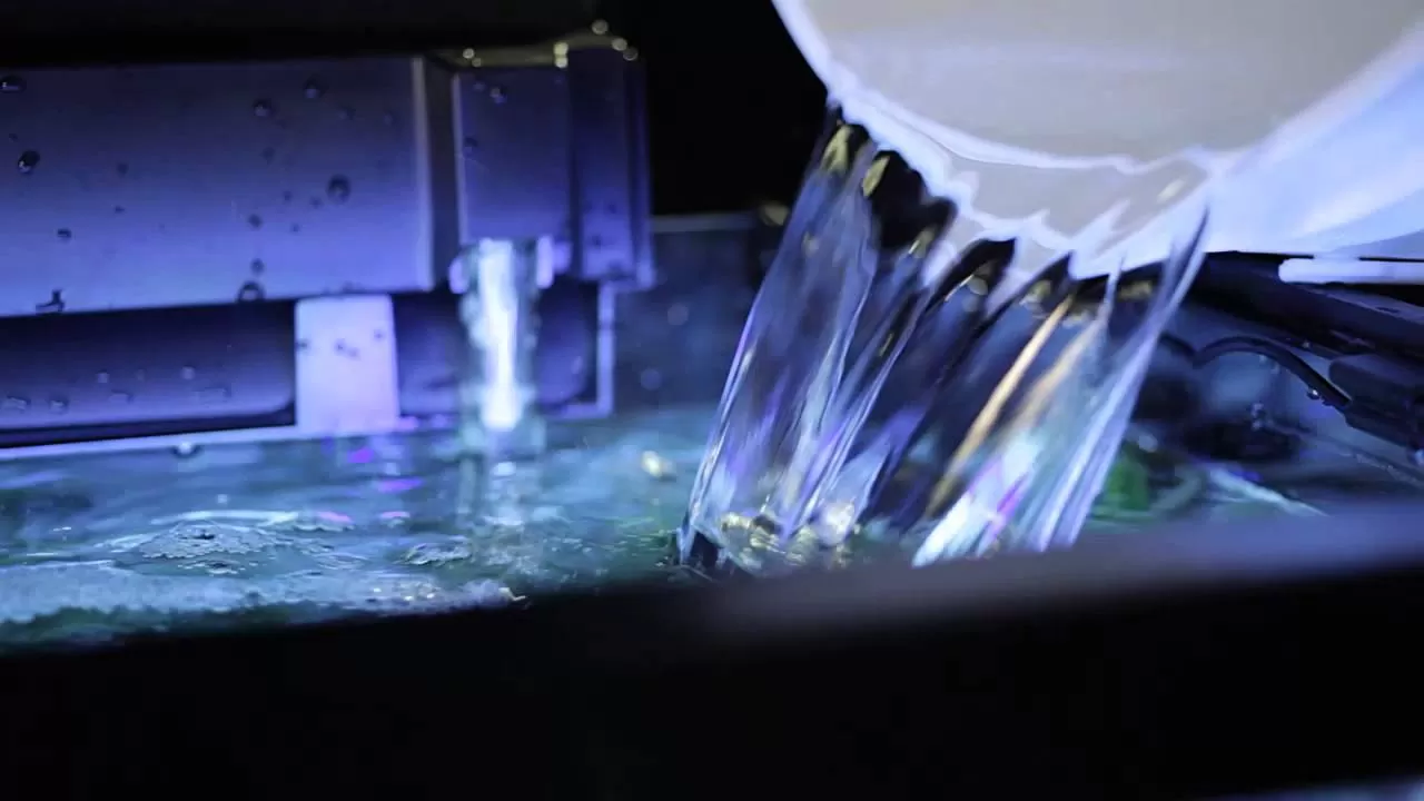 постепенно добавяне на вода